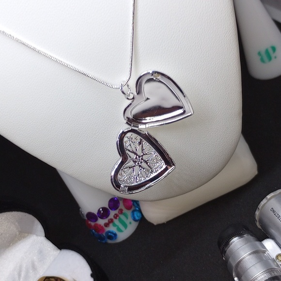 Real STUNNING 🤩 BEAUTIFUL 😍 "Hearts of Love" Locket Rope/Snake Necklace - Picture 4 of 8